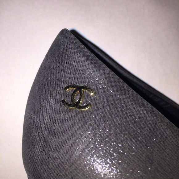NWOB auth CHANEL size 35.5 Black flocked CALFSKIN cap toed PUMPS - Picture 2 of 8